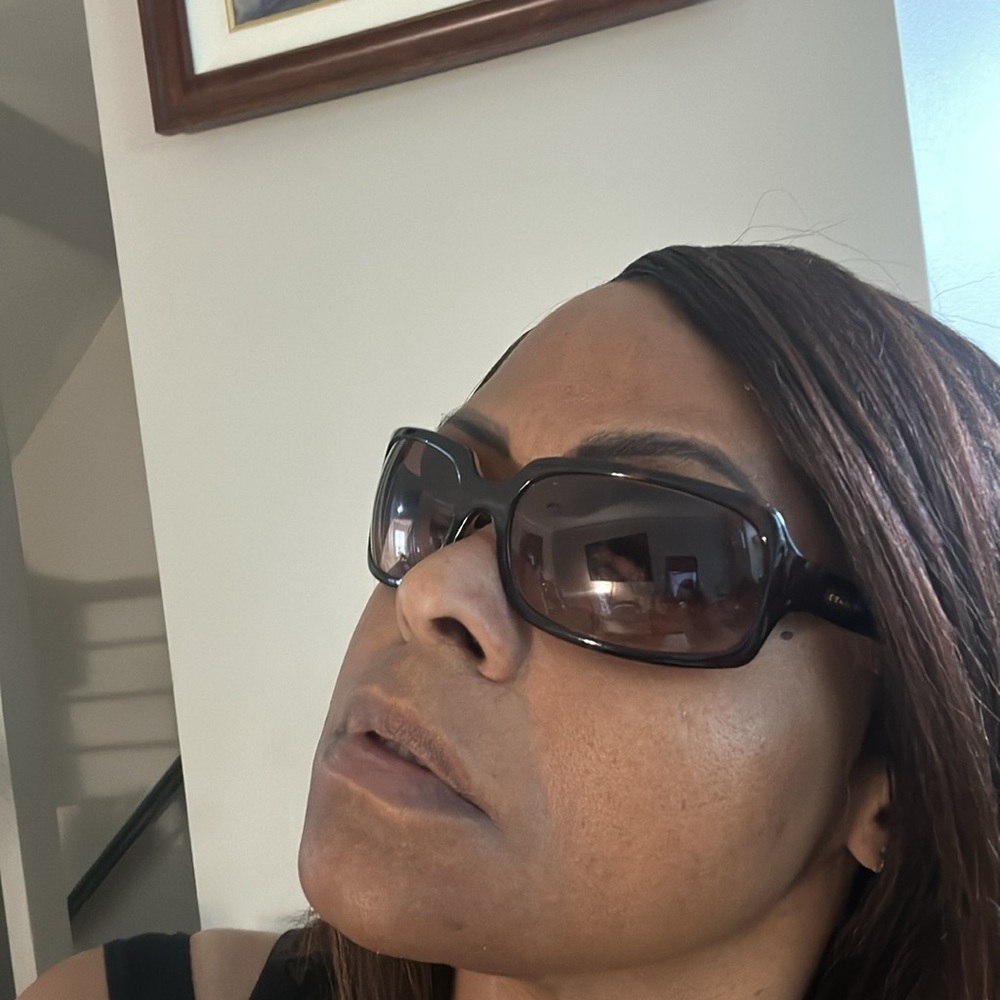 ๐ COACH Brown Sunglasses with signature case - Picture 12 of 12